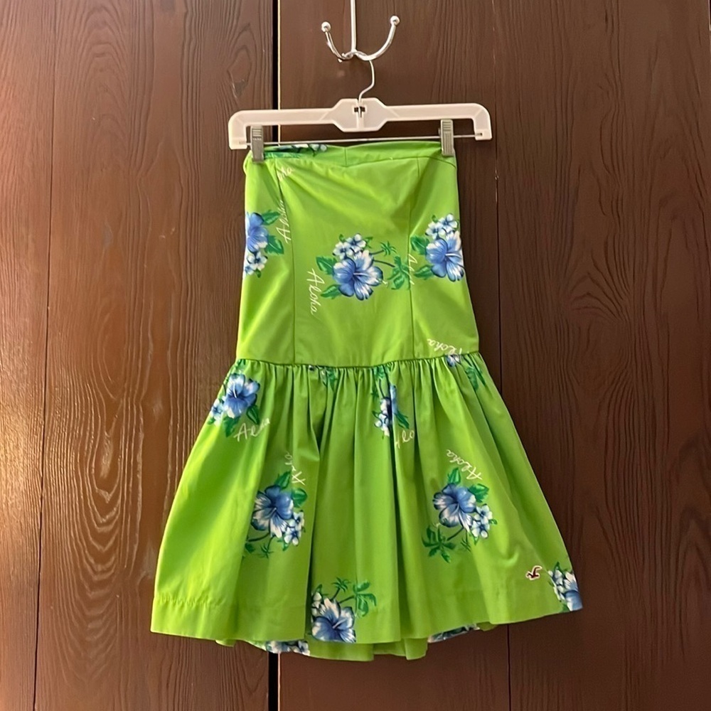 Hollister strapless Hawaiian lime green mini dress with blue flowers. Size Med